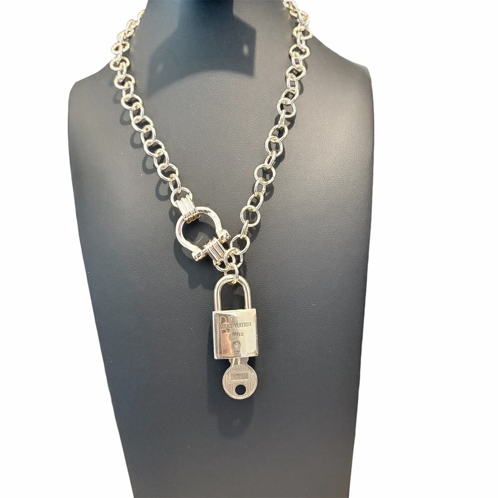 Louis Vuitton Lock & Key #201 w/a Gold Chain Necklace 16 Inch Shackle Clasp - Picture 5 of 9